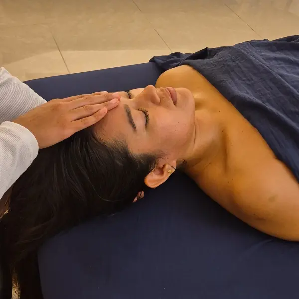 Masaje Relajante en Puerto Vallarta con Cuarzo de Obsidiana, CBD y Linimento Tailandés - Experiencia Única de Bienestar / Relaxing Massage in Puerto Vallarta with Obsidian Quartz, CBD, and Thai Liniment - Unique Wellness Experience